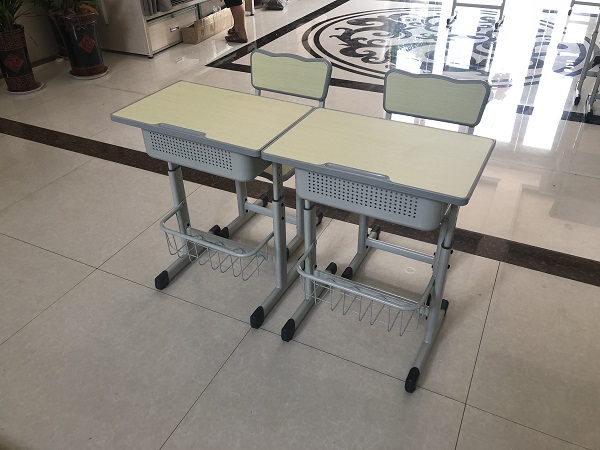 学校常选的课桌椅